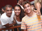 Romário curte noite ao lado dos filhos, Moniquinha e Romarinho