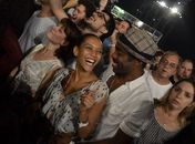 Lázaro Ramos e Taís Araújo namoram ao som de Stevie Wonder