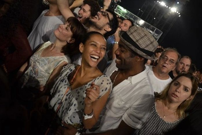 Lázaro Ramos e Taís Araújo namoram ao som de Stevie Wonder