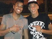 Robinho e Neymar curtem fim de Natal ao lado de amigos