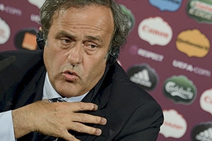 Uefa cria regra e pressiona Fifa a acabar com empresas donas de jogadores