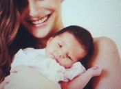 Carol Francischini apresenta a filha Valentina em foto no Instagram