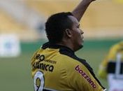 Criciúma quer mais "colegas" para alagoano Zé Carlos