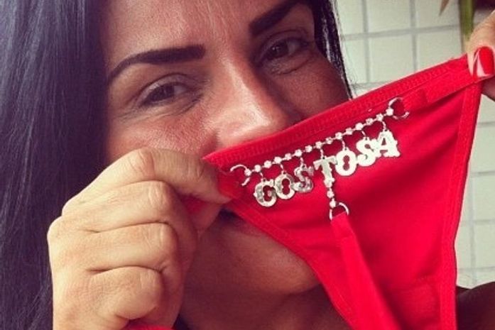 Solange Gomes mostra presentinho especial do namorado: uma calcinha