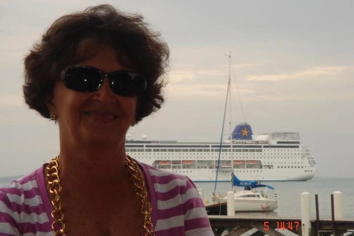 A médica Helenilda Canales, mão de Reyneri.