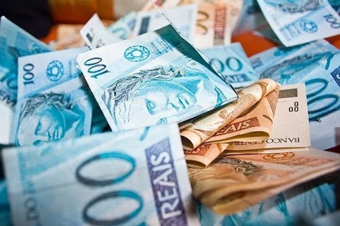 Receita paga nesta terça primeiro lote da malha fina do IR 2012