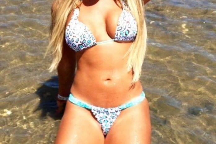 Atriz de 'Zorra Total' posa de biquíni