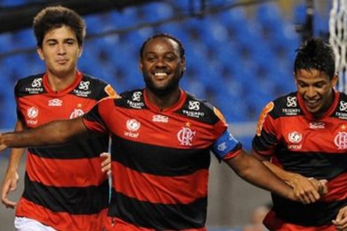 Diretoria age, e Vagner Love fica no clube em 2013