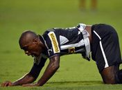 Seedorf "reclama" de assédio e lamenta baixo público em estádios