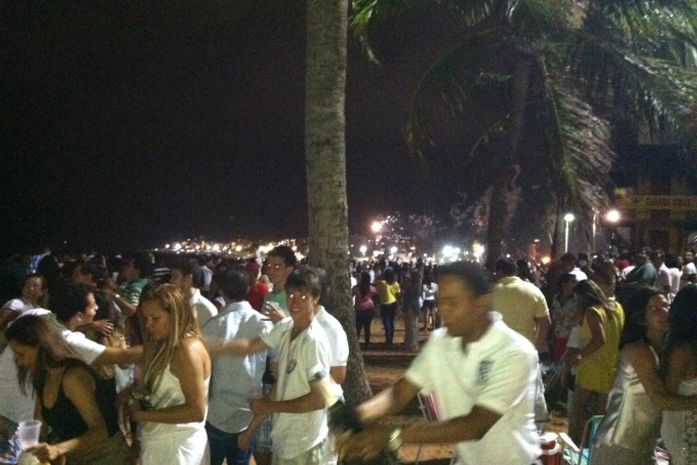 Maceió: Show pirotécnico agrada população e turistas que aplaudem o espetáculo