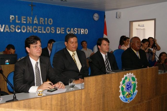Prefeito, vice e vereadores de Jequiá da Praia empossados