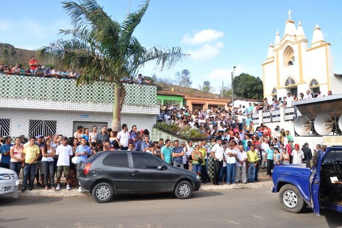 População acompanhou de perto a posse do novo prefeito