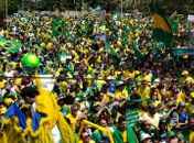 Com tratores e bandeiras, apoiadores do presidente Bolsonaro se reúnem em ato na orla de Maceió; veja vídeos