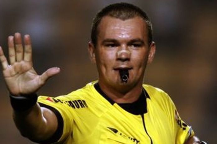 Jogadores elegem Vuaden o melhor árbitro e Sandro Meira Ricci o pior