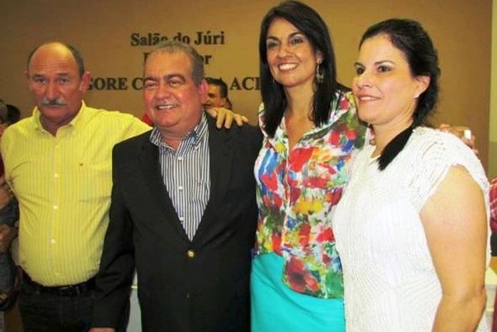 O vice-prefeito, prefeito Beto,secretária de Saude Carla tereza e a primeira dama