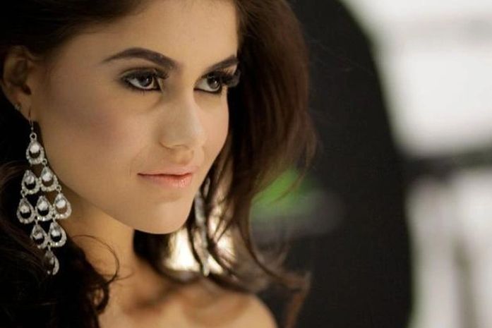 Família de modelo morta na China faz campanha por enterro no Brasil