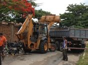 Zezeco assume fazendo mutirão de limpeza