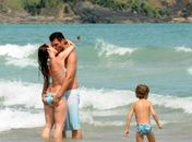 É o amor...Thiago Lacerda namora com a esposa na cidade de Búzios