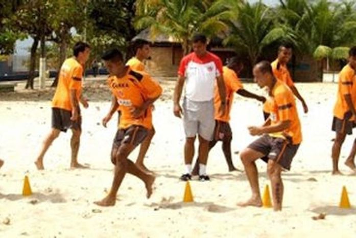 CRB inicia treinamentos e perde jogador para o futebol potiguar