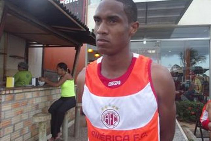 Jogador que acertou com o CRB se apresenta no América-RN