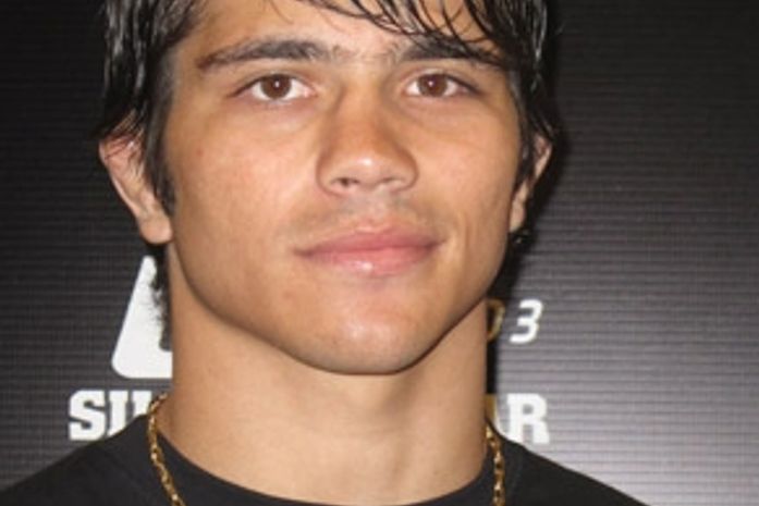 Furúnculo, lesão no cotovelo e celulite infecciosa tiram Erick Silva do UFC 156