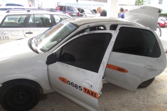 Carro de taxista assassinado passou por periciado no IC