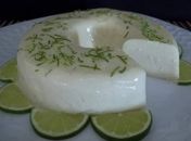 Sobremesa fácil de limão leva só seis ingredientes  e é feita no liquidificador