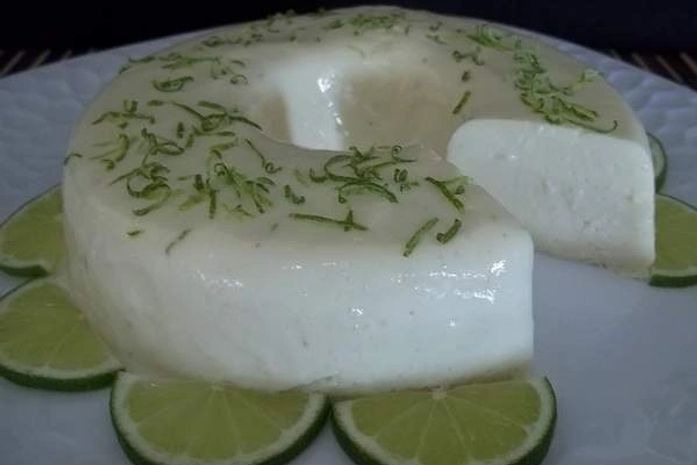 Sobremesa fácil de limão leva só seis ingredientes  e é feita no liquidificador