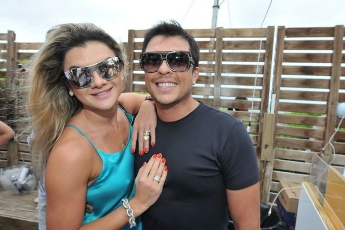 Mirella Santos e Ceará curtem balada em Santa Catarina