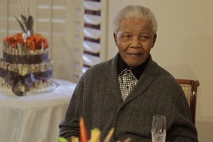 Nelson Mandela está 'recuperado' de cirurgia, diz governo da África do Sul