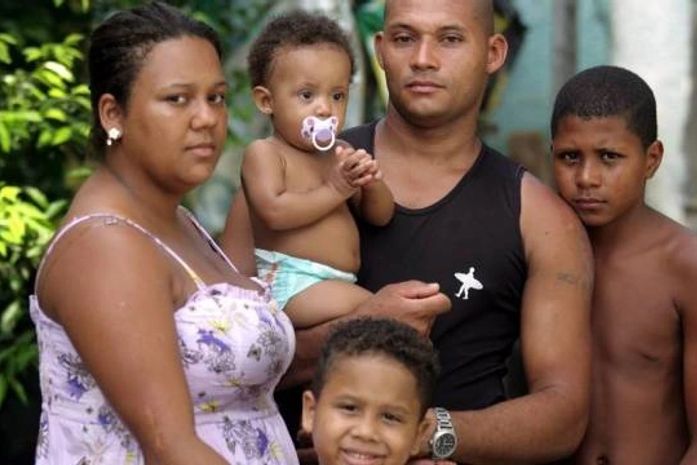 Zeca Pagodinho dá abrigo à família que perdeu a casa durante as chuvas em Xerém