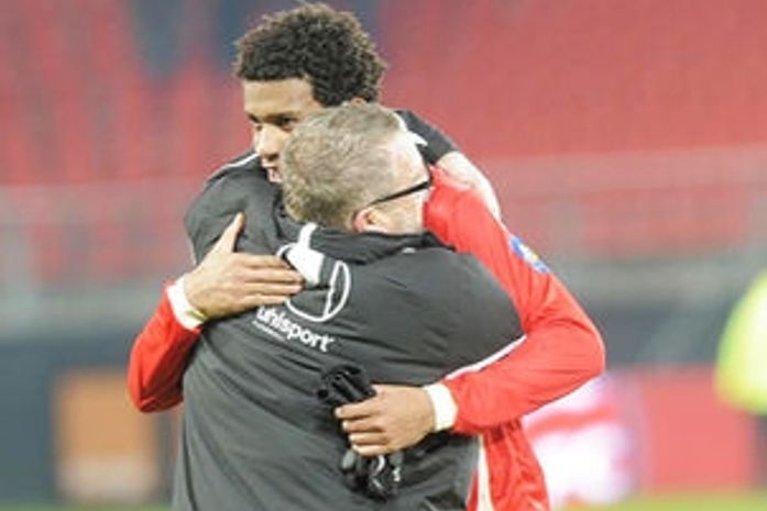 Corinthians resolve pendência com Valenciennes e acerta com Gil