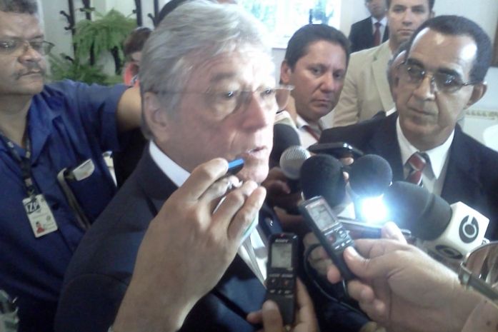 Teotonio Vilela conversou com a imprensa