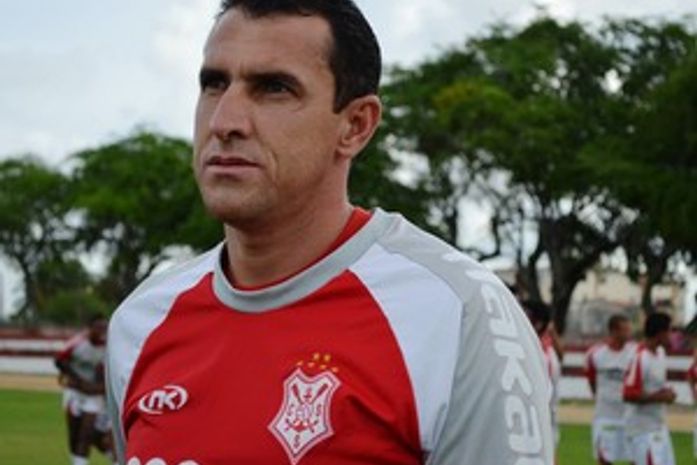 Tubarão contrata ex-goleiro do CSA