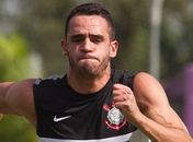 R. Augusto elogia clube: 'Eu dei um passo à frente'