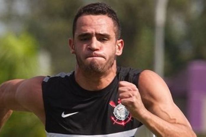 R. Augusto elogia clube: 'Eu dei um passo à frente'