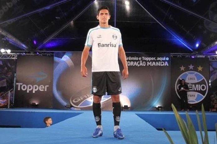 CSA confirma chegada de zagueiro de parceria com o Grêmio