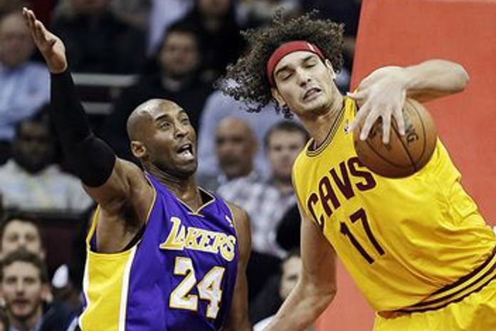 Lesão de Varejão se agrava, e técnico teme perdê-lo por toda temporada