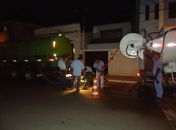 Casal realiza manutenção preventiva de redes coletoras de esgoto