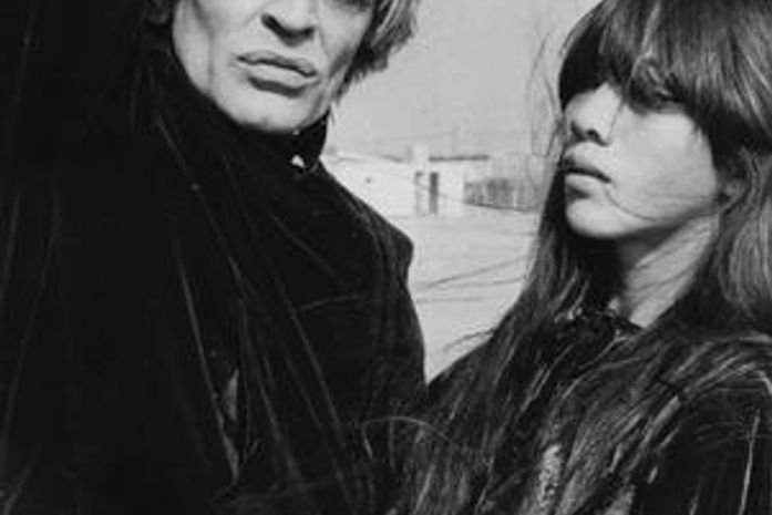 Filha de Klaus Kinski acusa pai de abusar sexualmente dela por 14 anos