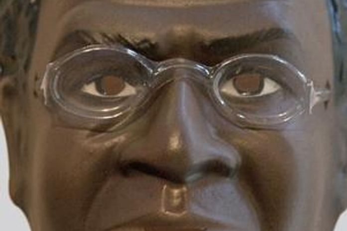 Máscara de Joaquim Barbosa já começa a faltar para o Carnaval