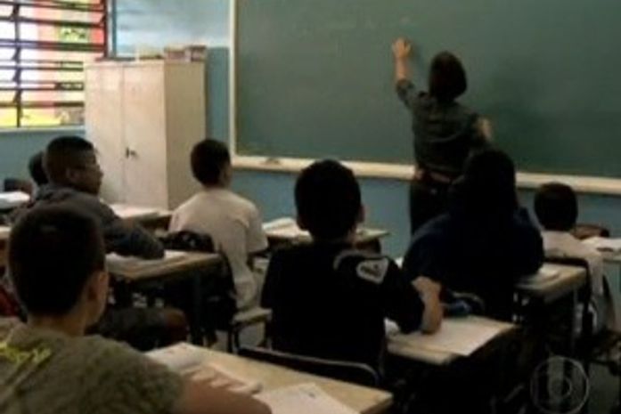 MEC anuncia reajuste de 7,97% do piso salarial de professores