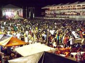 Multidão participa da festa de Bom Jesus dos Navegantes