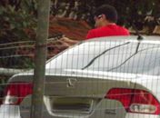 Homem é flagrado atirando em jacaré e caso vai parar nas redes sociais