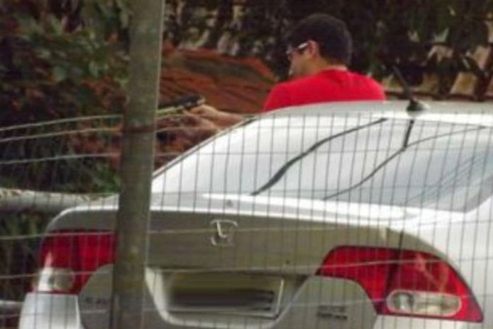 Homem é flagrado atirando em jacaré e caso vai parar nas redes sociais