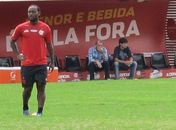 Love se despede do grupo e não joga mais pelo Fla