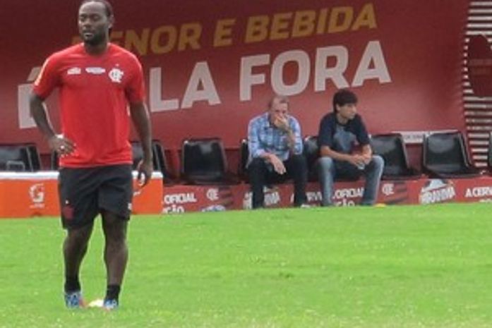 Love se despede do grupo e não joga mais pelo Fla