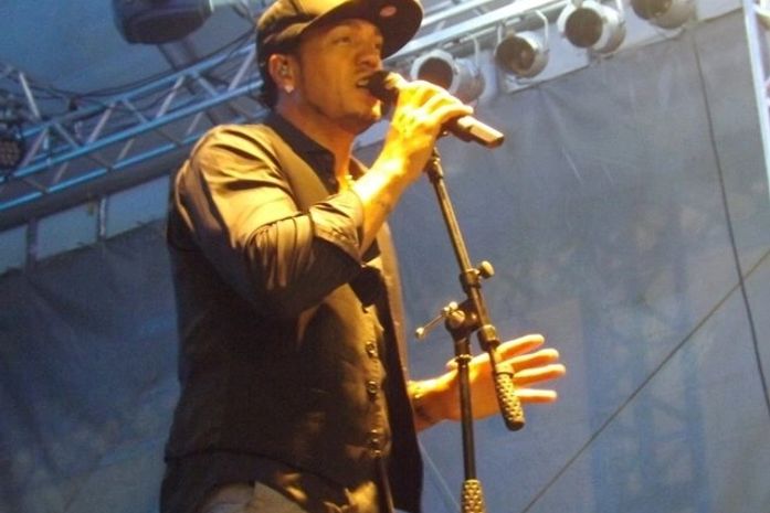 Belo canta na festa de Bom Jesus dos Navegantes de Penedo