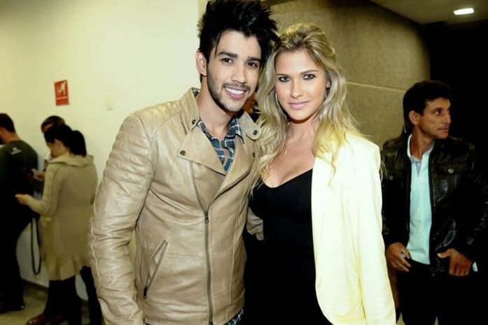 Gusttavo Lima leva noiva para curtir show de Zezé Di Camargo e Luciano