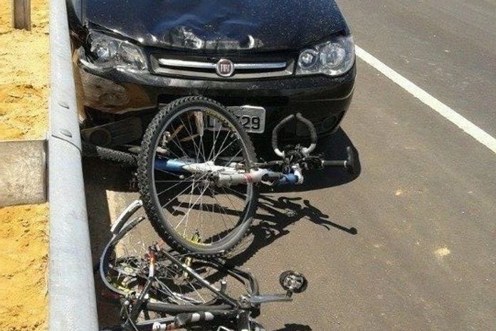 Ciclistas são atropelados na AL 101; estado de saúde é grave